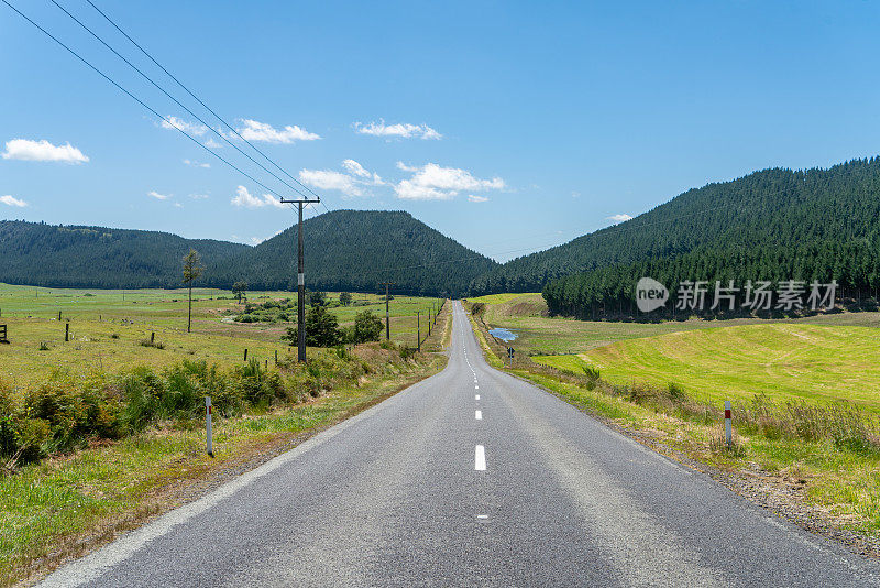 图图考路和热勘探Hwy或国家Hwy 5到Orakei Korako地热公园，新西兰